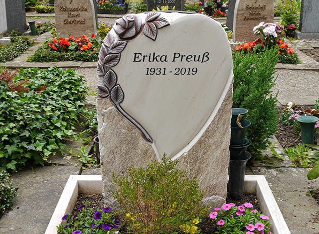 Steinbildhauerei, plastische Rose