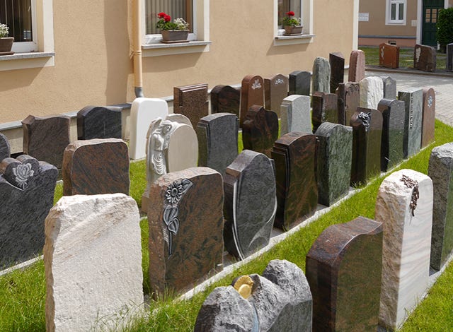 In unserer Außengalerie finden Sie eine Vielzahl unterschiedlicher Grabsteine