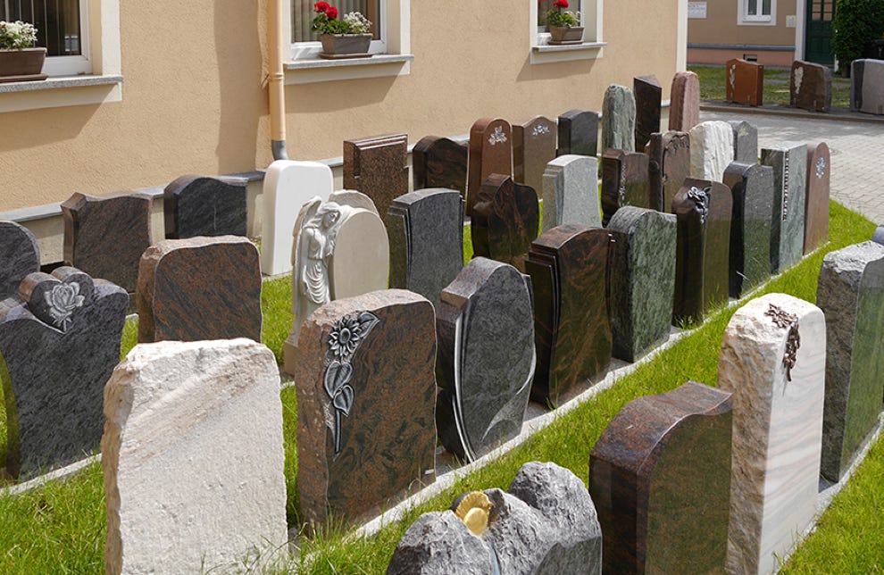 In unserer Außengalerie finden Sie eine Vielzahl unterschiedlicher Grabsteine