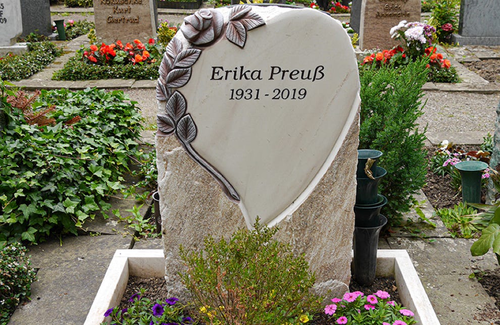 Steinbildhauerei, plastische Rose