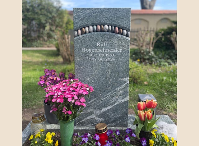 Kieselintarsie im Grabstein